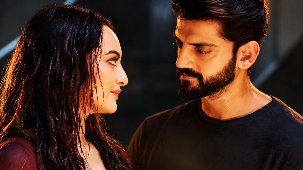 Tu Hai Meri Kiran से प्रेरित रोमांटिक सिनेमाई दृश्य, जिसमें एक महिला और पुरुष आमने-सामने दिखाई दे रहे हैं।